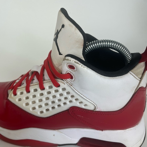 Jordan Maxin 200 GS White Gym Red CD6123-106 Size 5Y - Picture 7 of 10